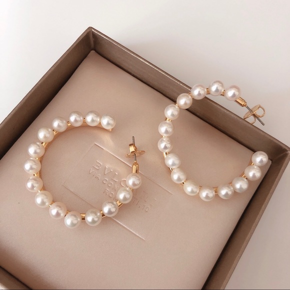 PEARL FRINGE HOOP EARRING - Picture 7 of 8